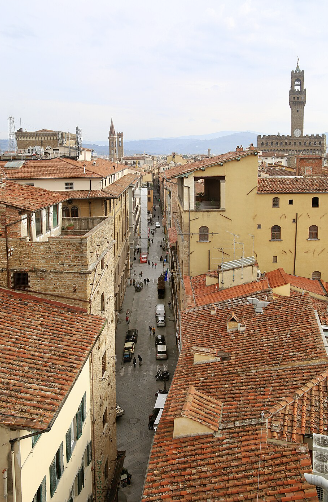 UNA PORTA ROSSA A FIRENZE
